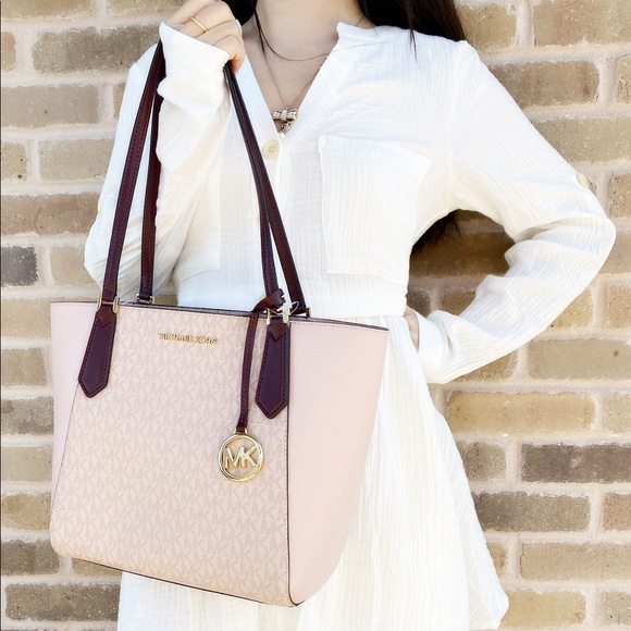 Gaby’sBags👜💕-NWT Michael Kors Tote - Picture 4 of 7